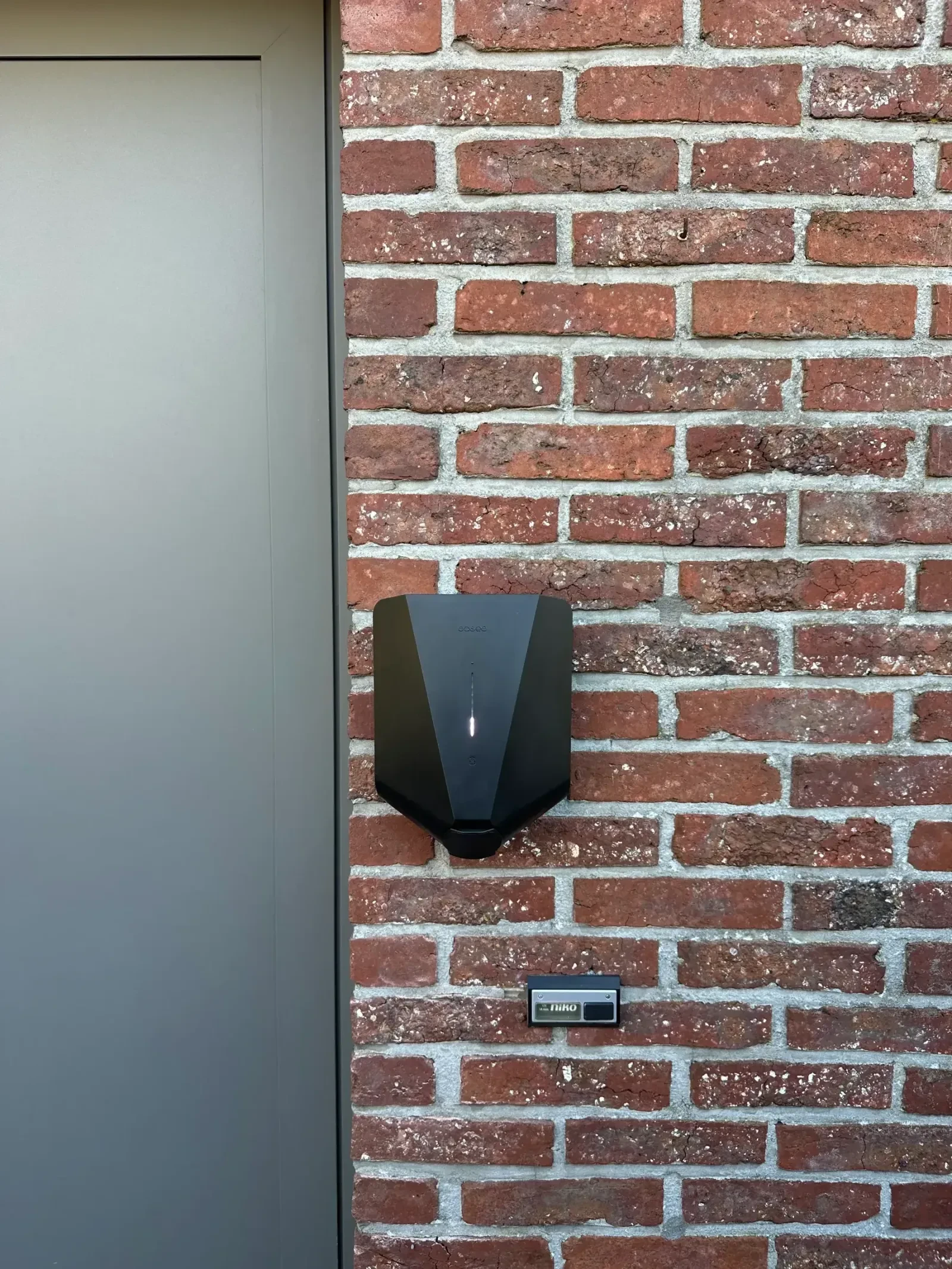 Laadpaal Easee in Deinze, Laadinfrastructuur, realisatie De Groote Innovations, foto 1