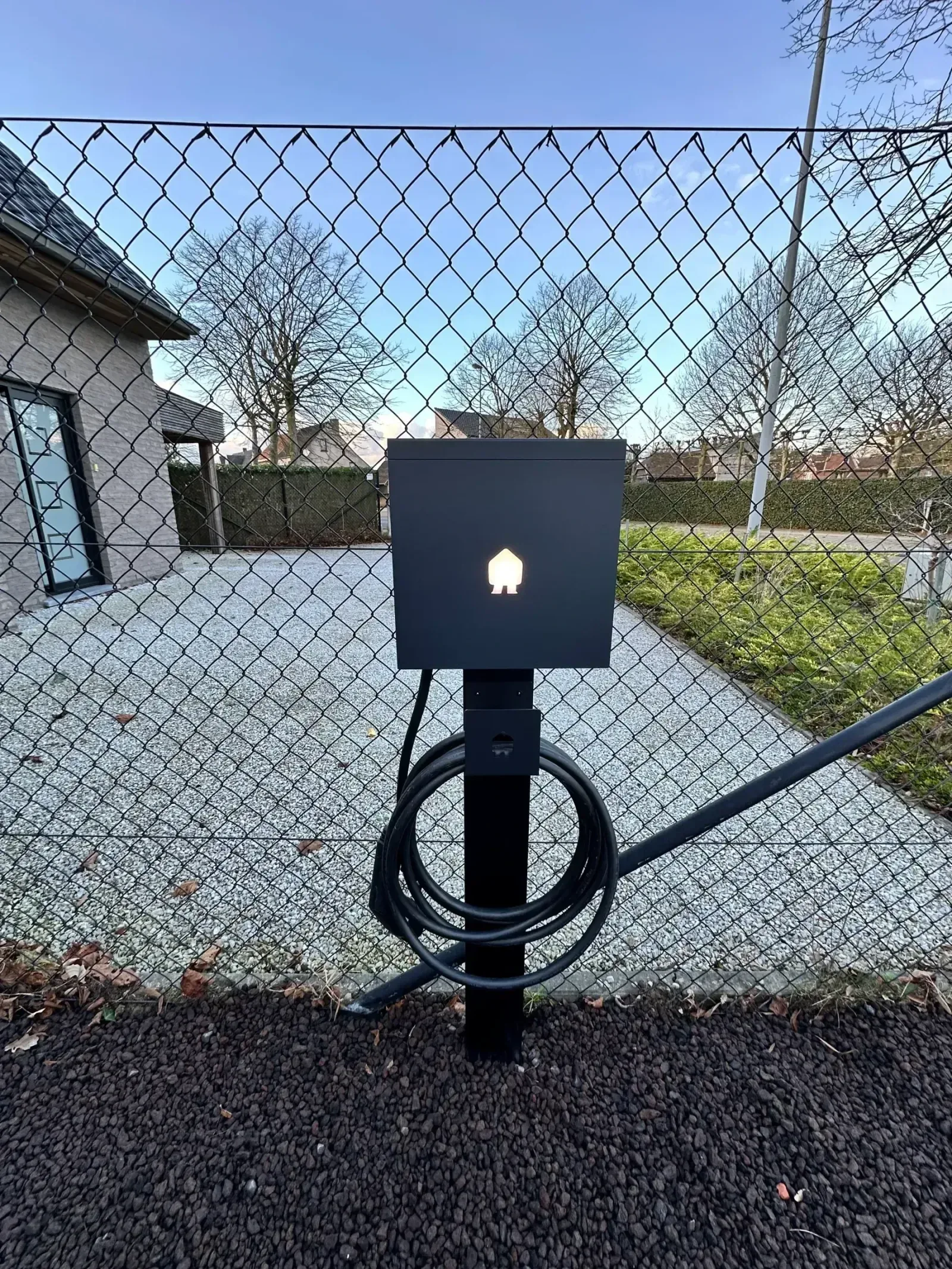 Laadpaal Smappee in Beernem, Laadinfrastructuur, realisatie De Groote Innovations, foto 1