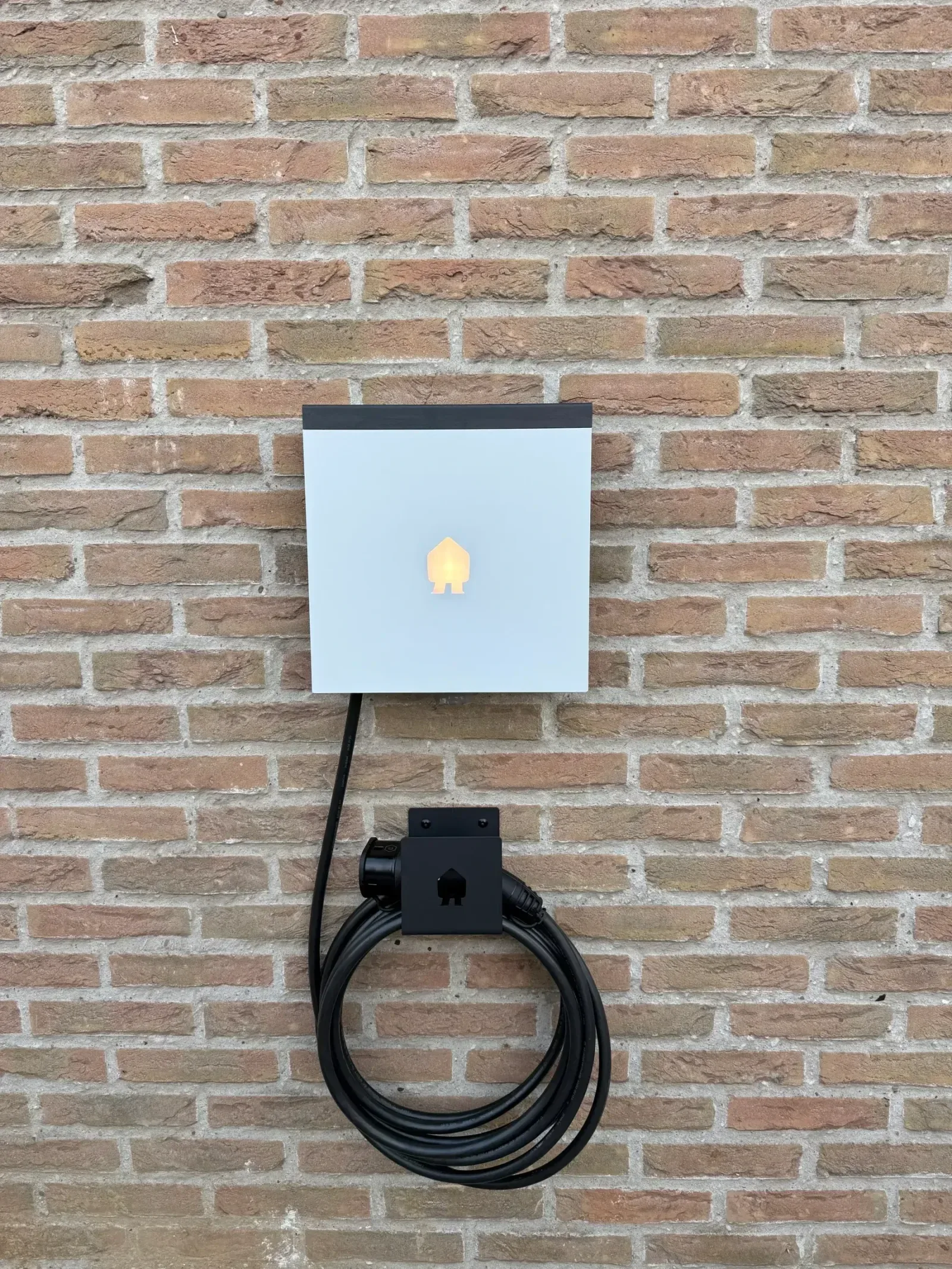 Laadpaal Smappee in Deinze, Laadinfrastructuur, realisatie De Groote Innovations, foto 1