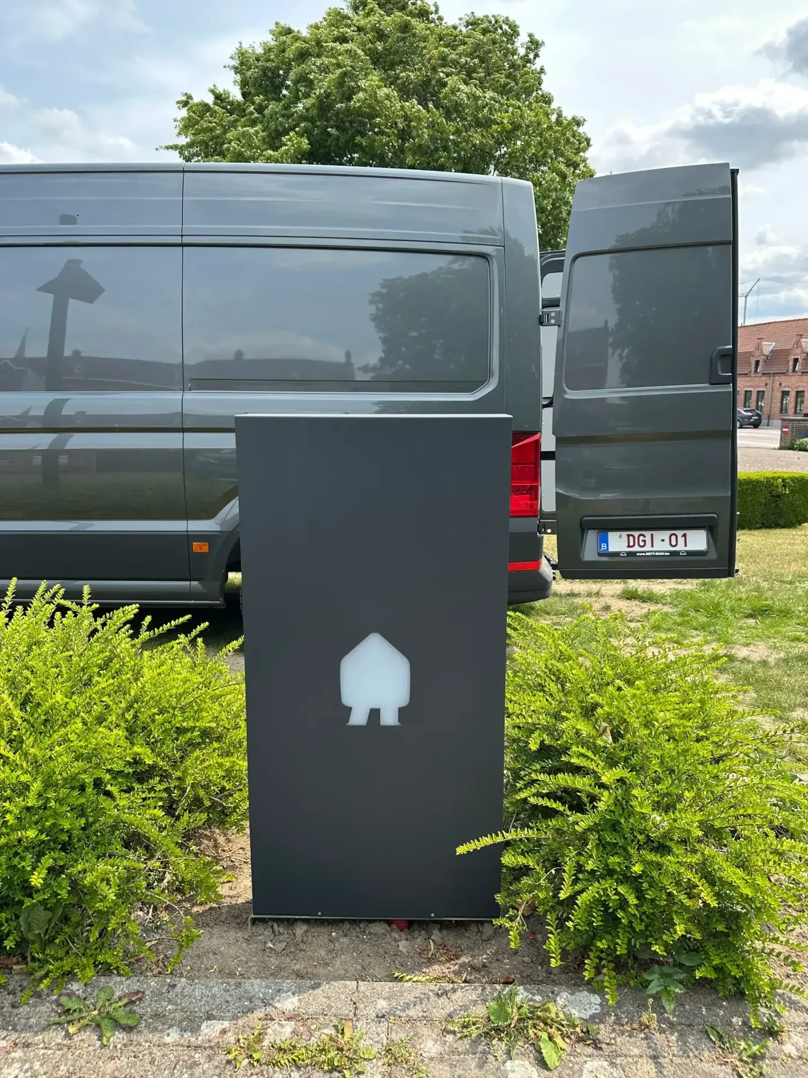 Laadpaal Smappee EV Base in Sint-Andries, Laadinfrastructuur, realisatie De Groote Innovations, foto 1