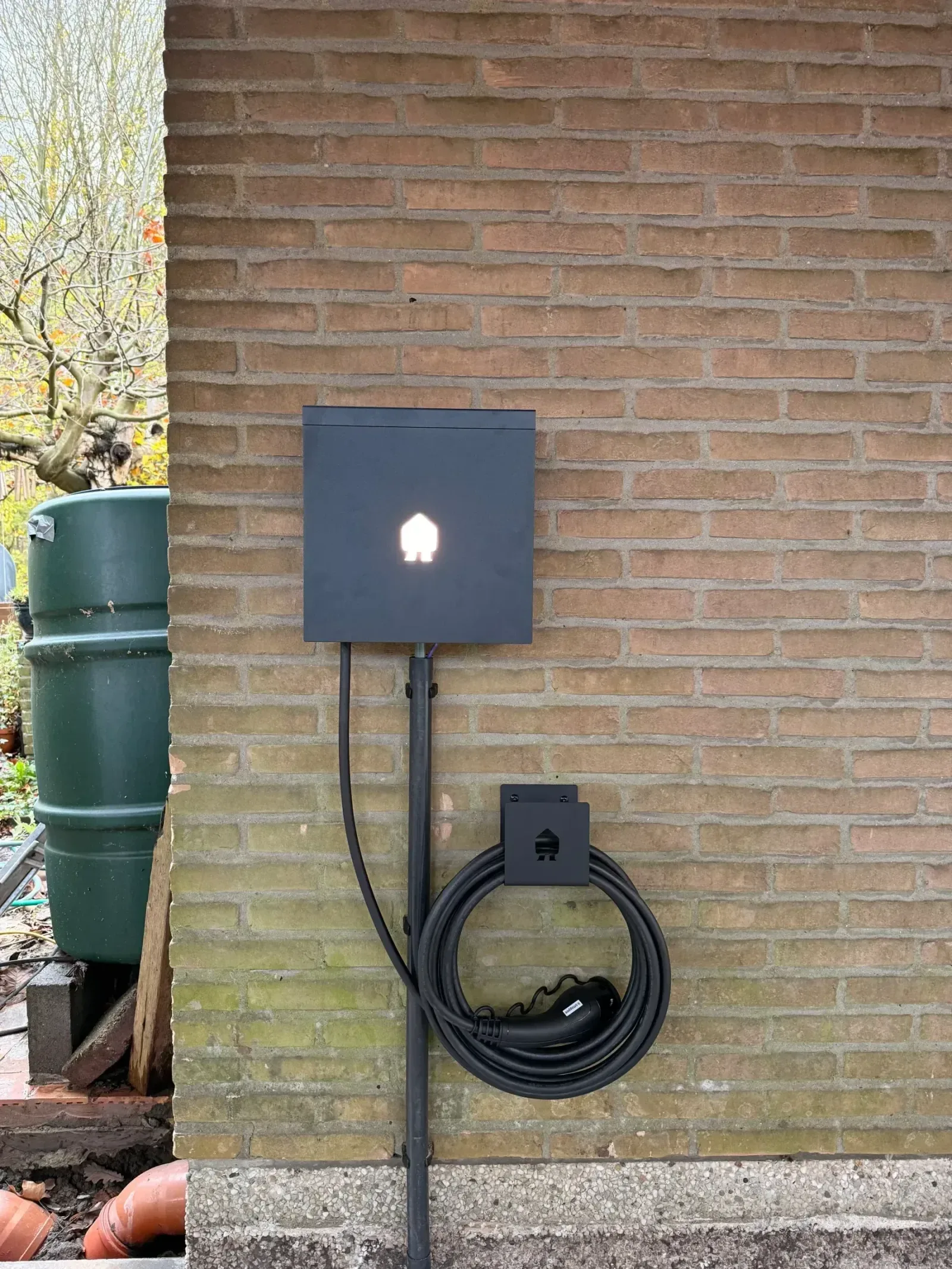 Laadpaal Smappee in Merelbeke, Laadinfrastructuur, realisatie De Groote Innovations, foto 1