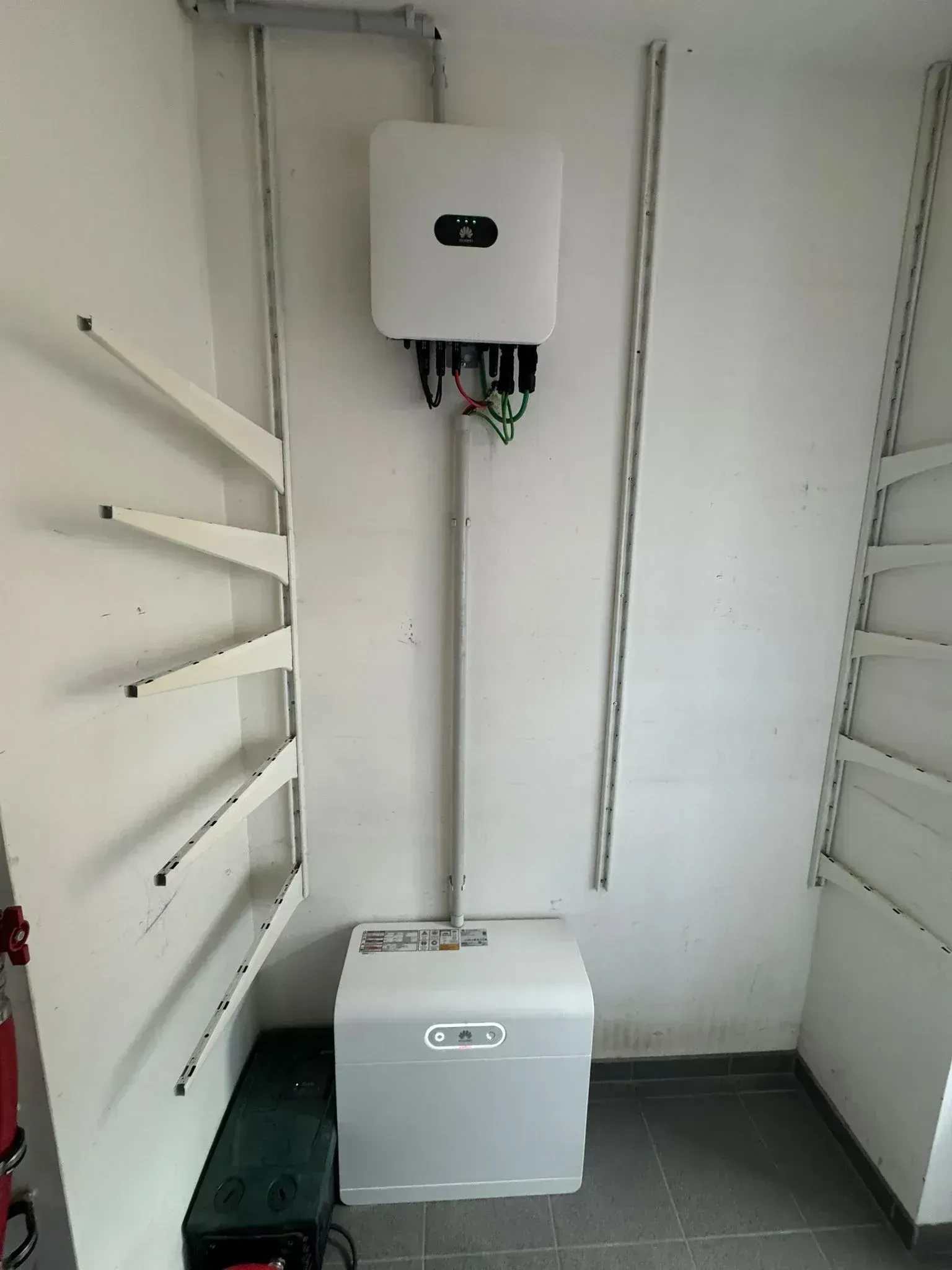Thuisbatterij 7kW in Wachtebeke, Zonnepanelen, realisatie De Groote Innovations, foto 1